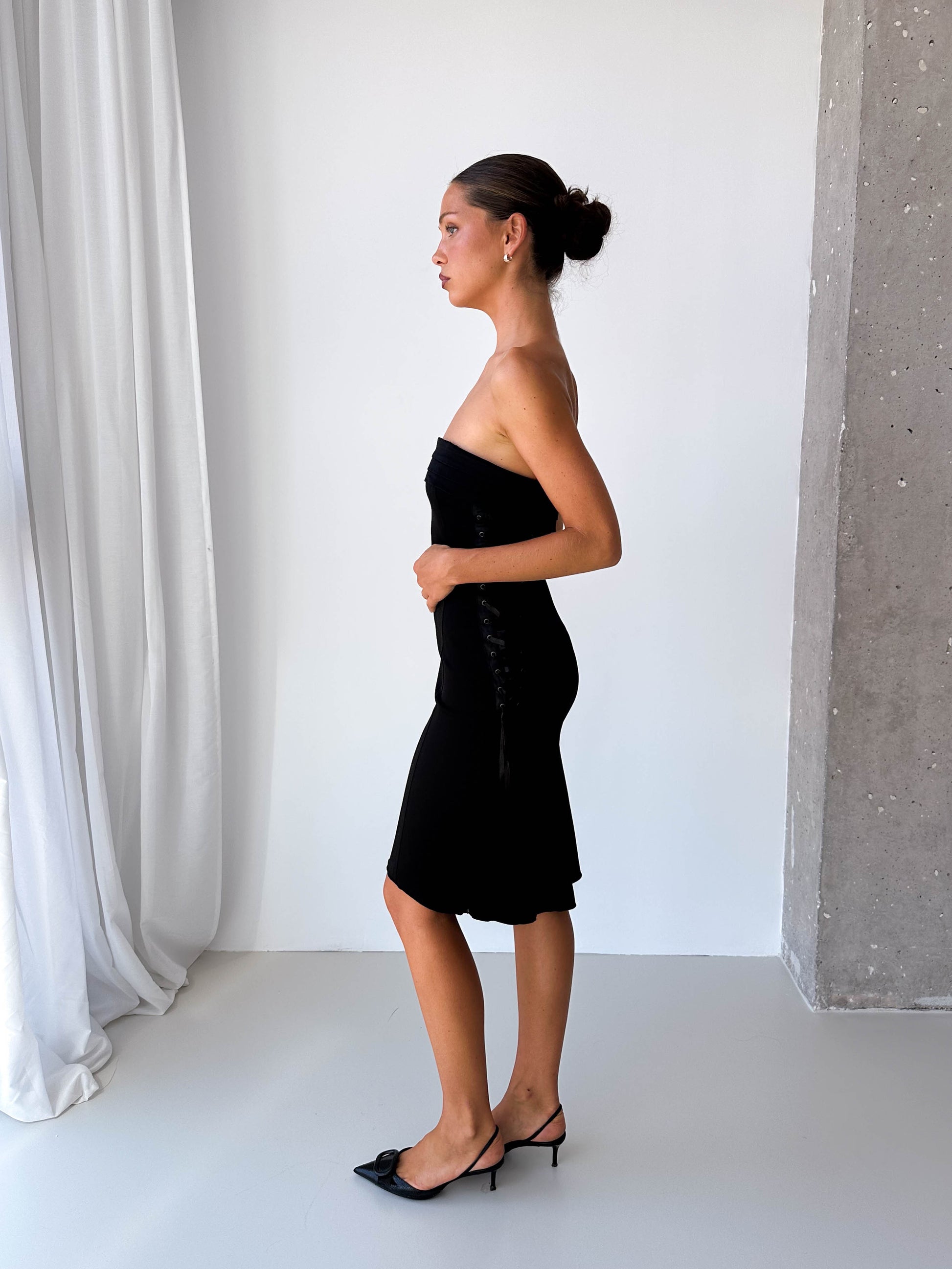 Stapless Black Lace Up Dress