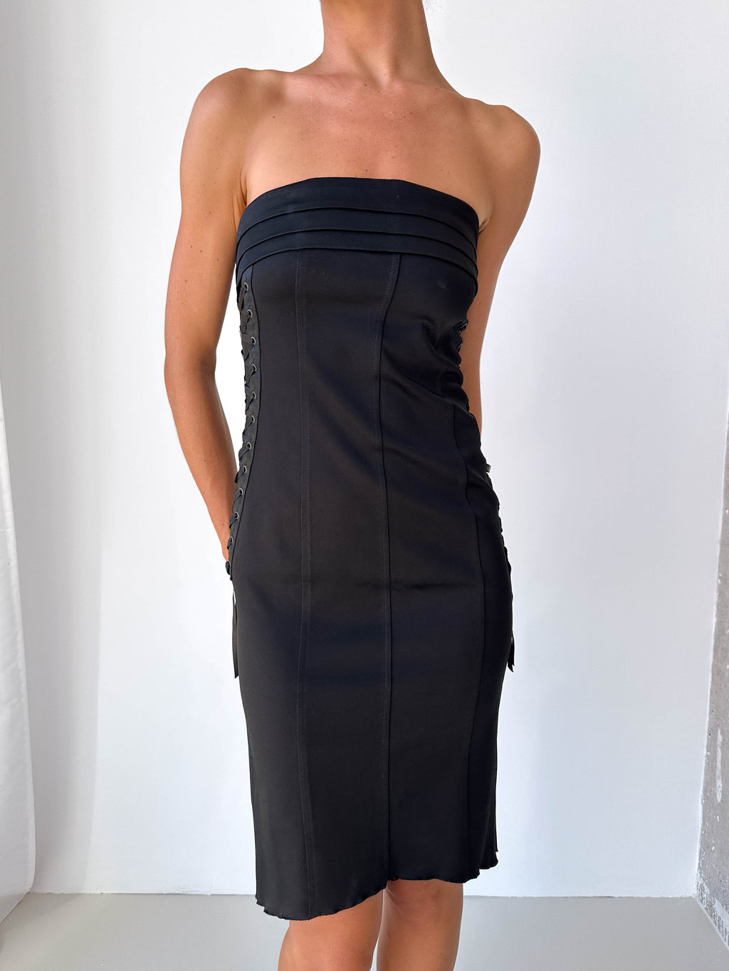 Stapless Black Lace Up Dress