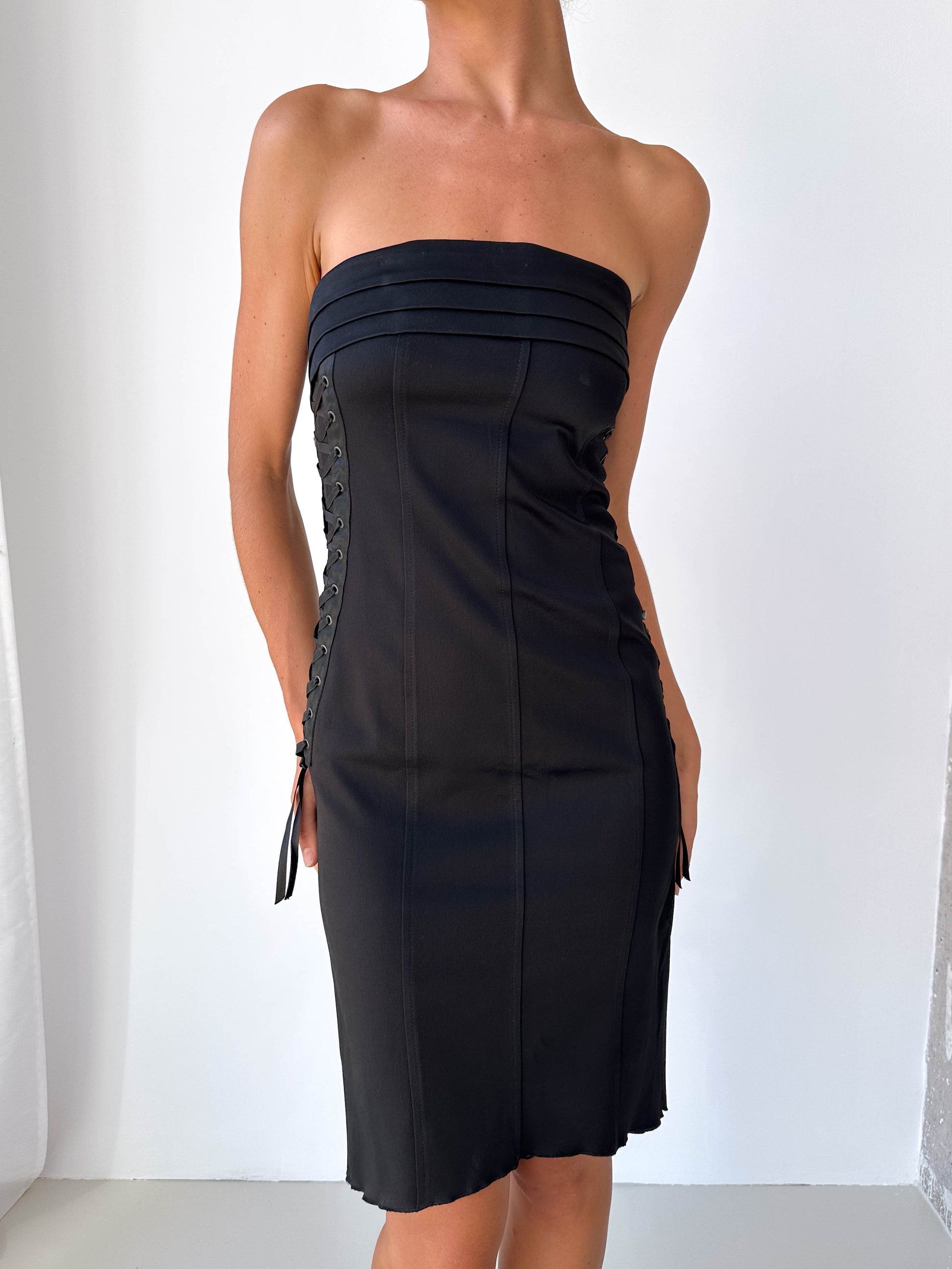 Stapless Black Lace Up Dress